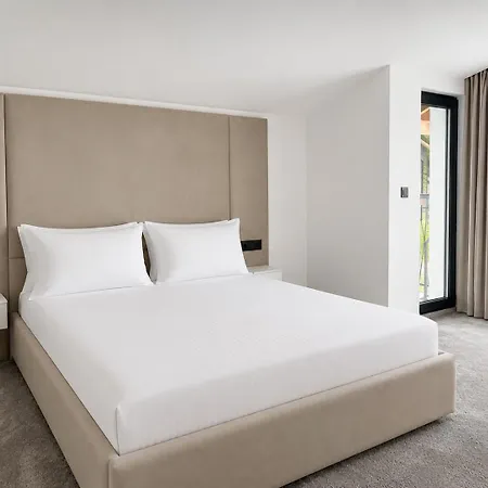 White Luxury Thermal Vila