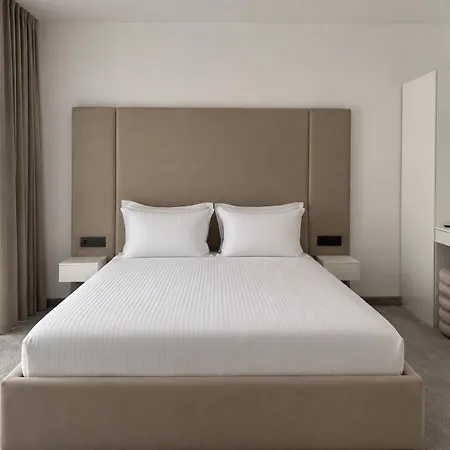 White Luxury Thermal Villa *