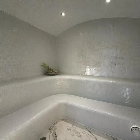 White Luxury Thermal Vila *
